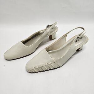 Easy Street Slingback Shoes Sz 8W | Bone Stretch Low Heel Closed Toe Comfort